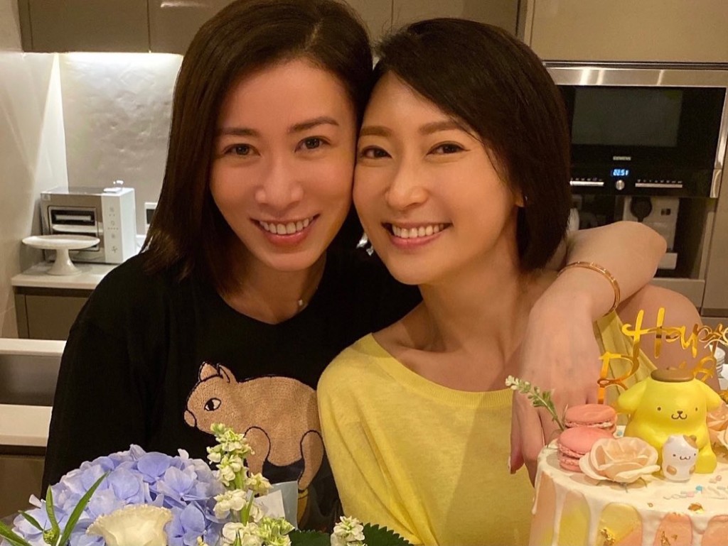 好姊妹佘詩曼回港，即為家怡補祝生日。