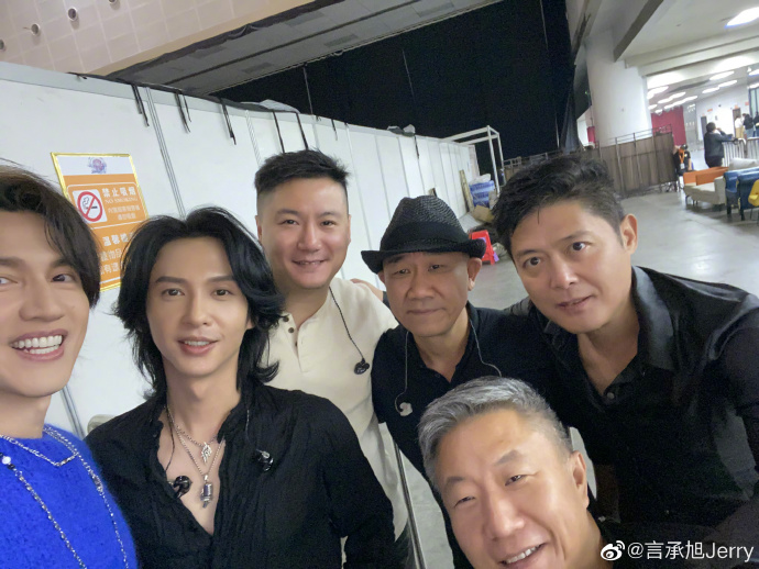 幾乎每款拍2張。