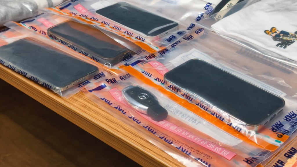 警方检获肇事奔驰的车匙。黄文威摄 警方检获肇事奔驰的车匙。黄文威摄