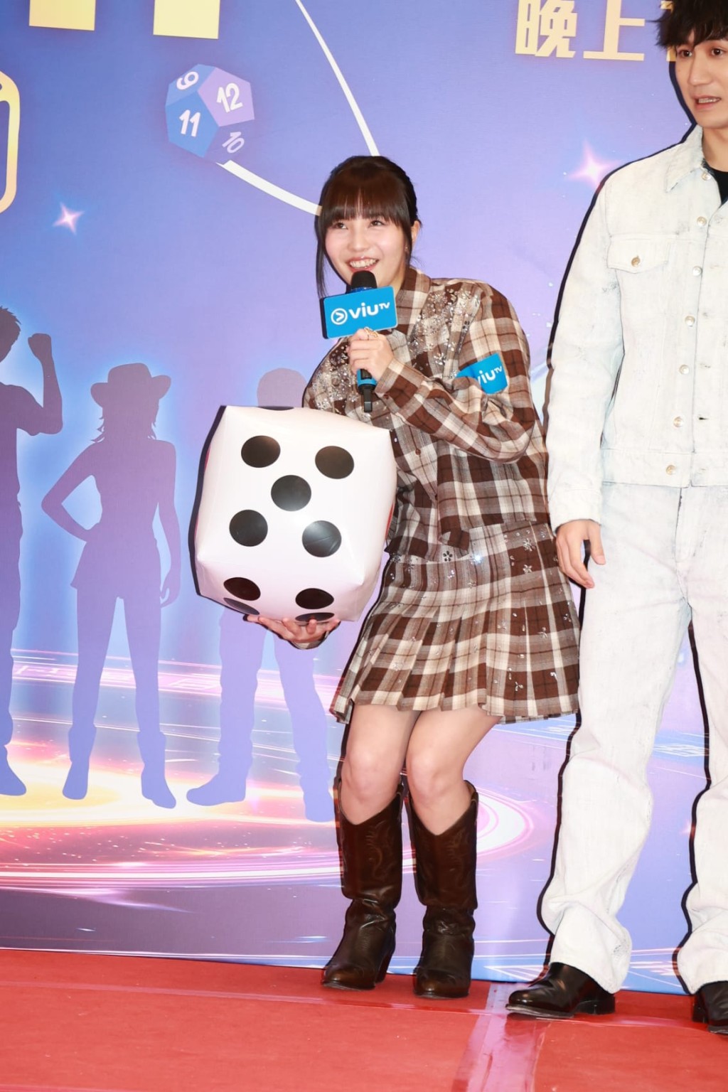 吳冰笑得好甜。 吳冰笑得好甜。