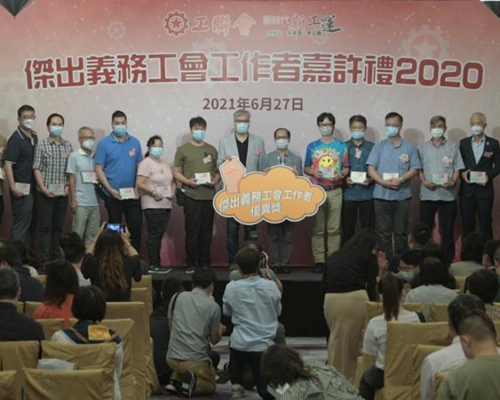 黃國表示，工聯會的義工在重大的政治鬥爭中，都參與多場全港街站簽名行動。