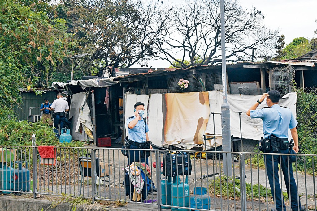 田心新村发生夺命火警，警方封锁现场调查。