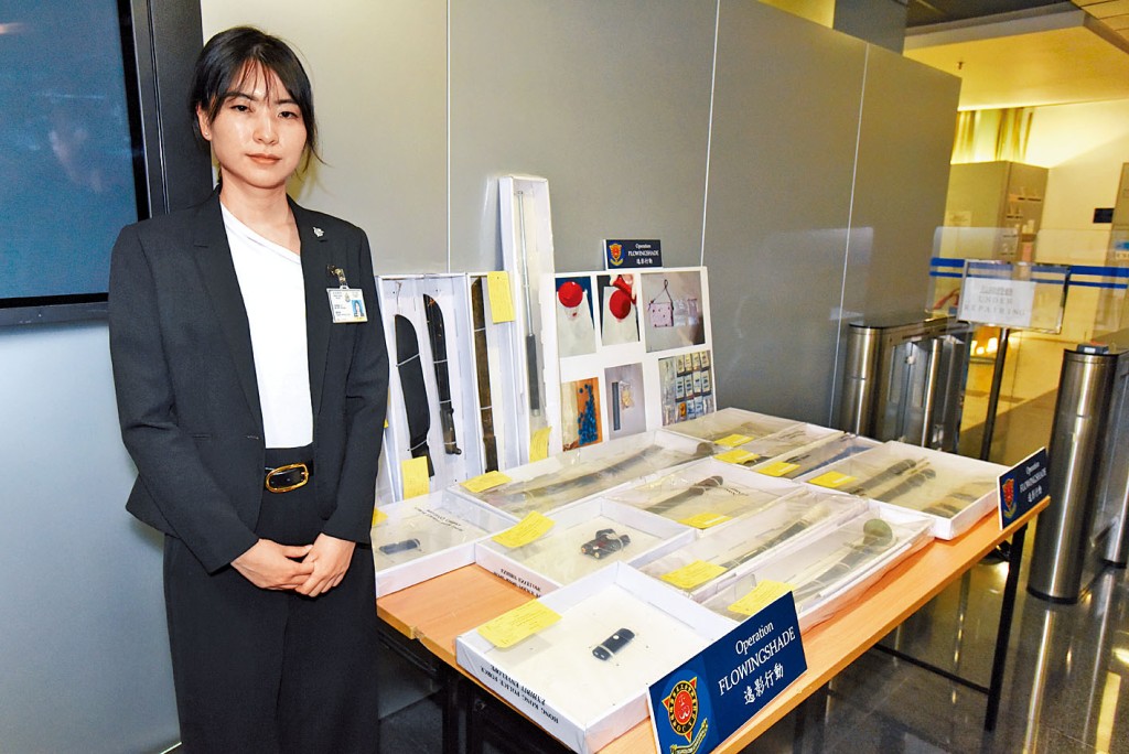 警方有組織罪案及三合會調查科總督察胡瀟瀟講述案情。