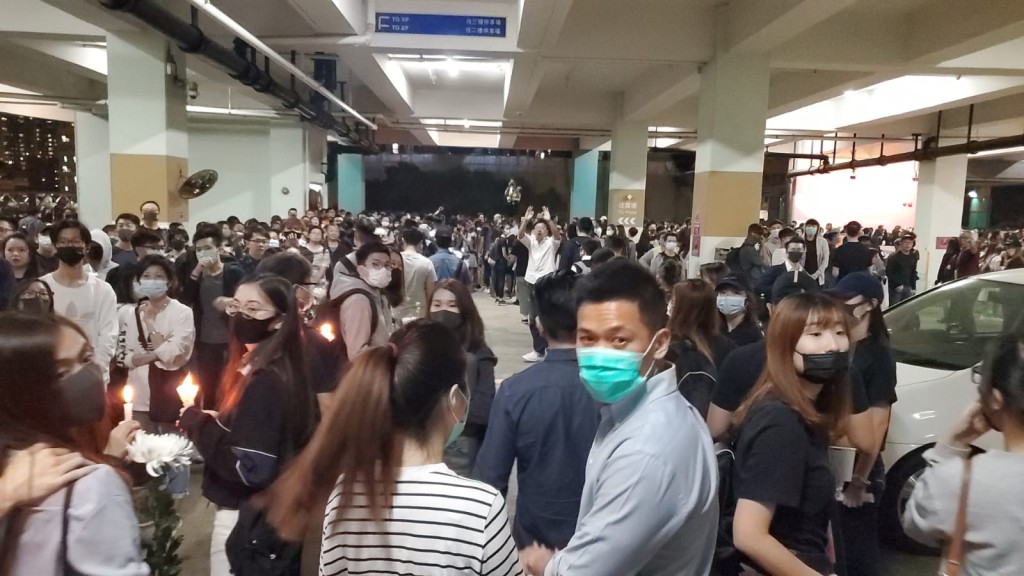 大批市民到場悼念。