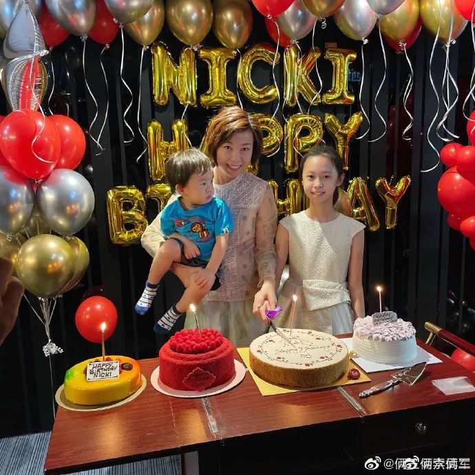 张怡宁于2011年宣布正式退休，2012年更诞下女儿俏俏。