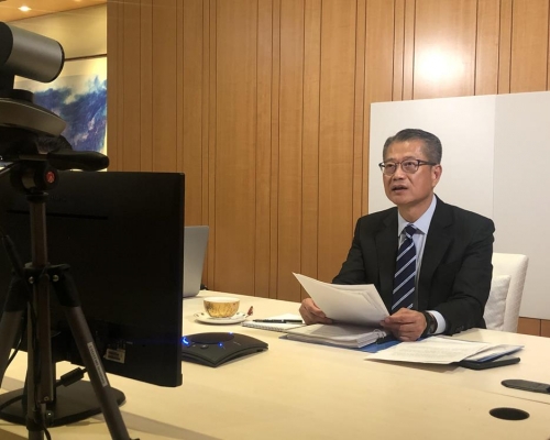 陳茂波出席網上研討會。政府新聞網