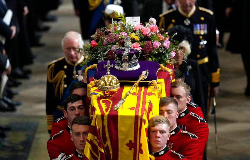 英皇葬礼计划被称为“梅奈桥行动”。路透社