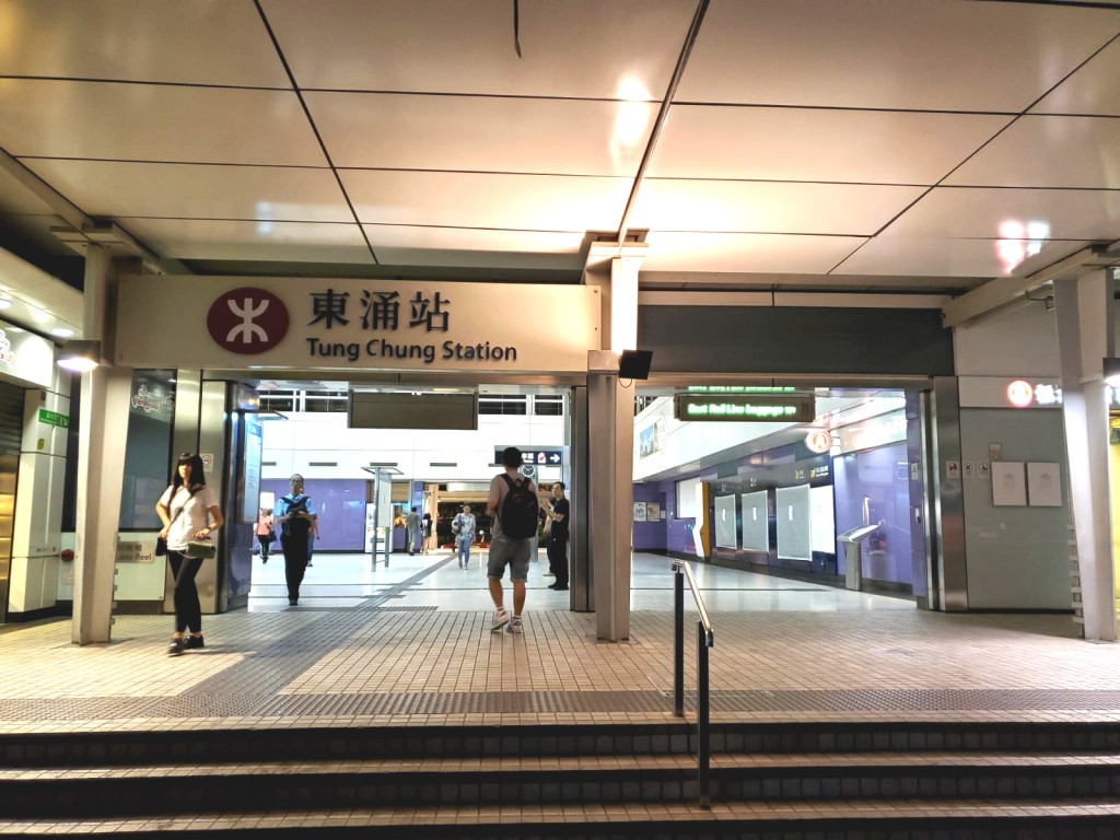 港铁东涌站A、B出入口重开 