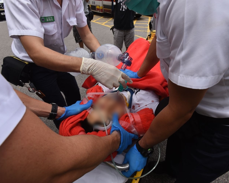 潘匡仁送院搶救後不治。梁國峰攝