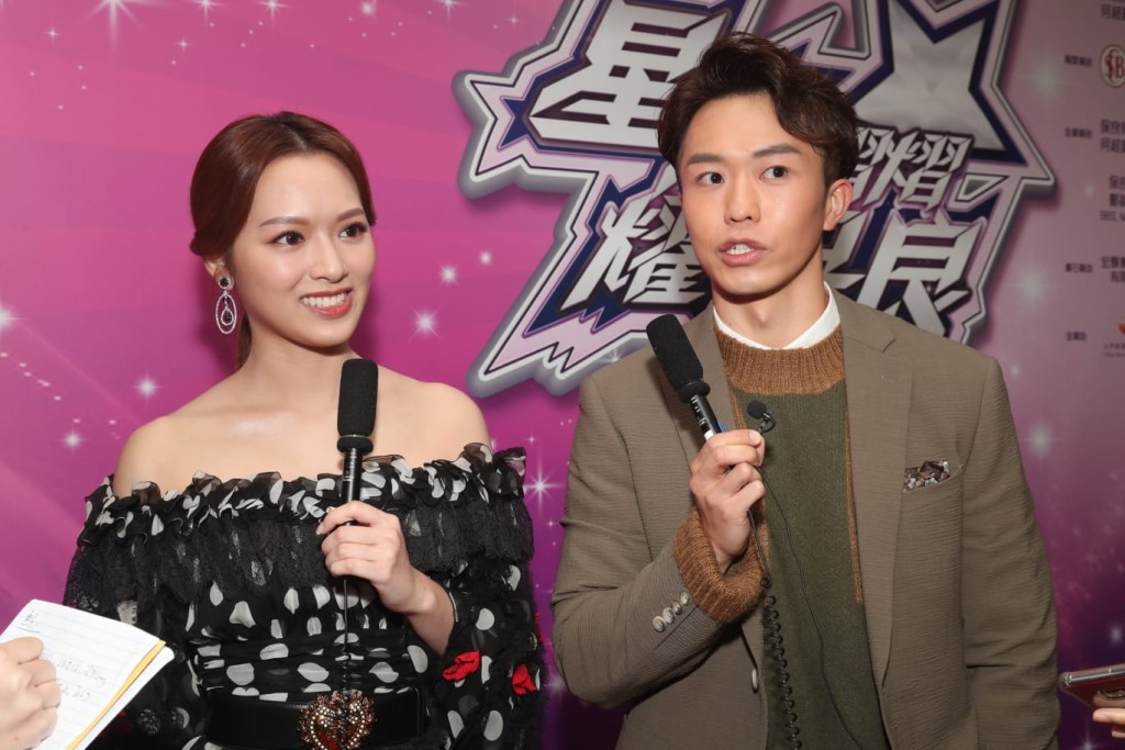 二人受訪時玩互窒。