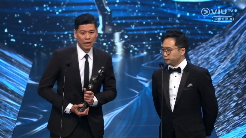 第42屆香港電影金像獎最佳視覺效果獎由《金手指》黃智力、潘志恒奪得。