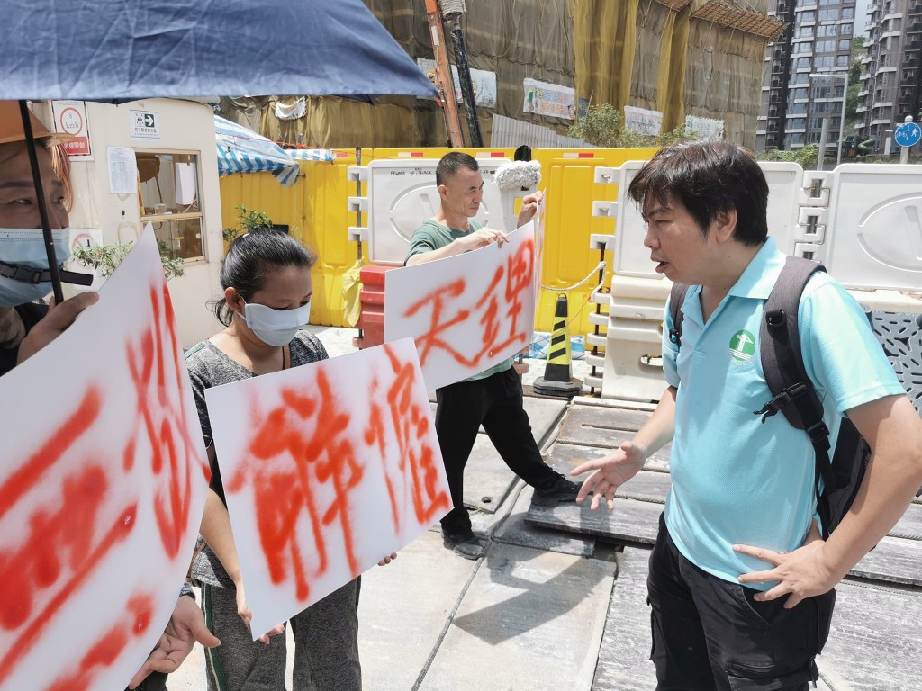 香港建造业总工会到场跟进追薪事件。香港建造业总工会fb图片