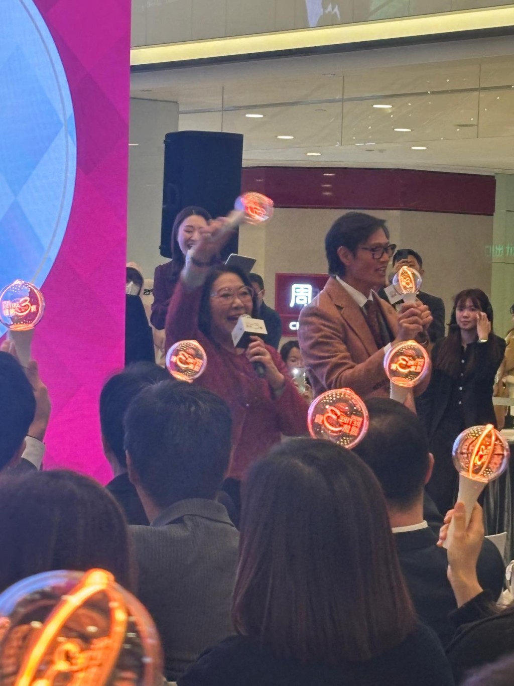 兩人一起出席首映禮和分享會。 兩人一起出席首映禮和分享會。