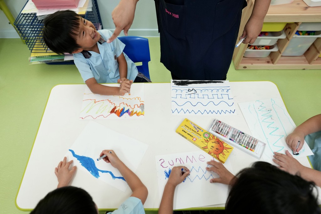 教育局昨公布，已完成審批705間參加幼稚園教育計劃的幼稚園學費申請。 資料圖片