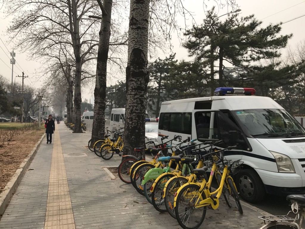 传北韩高层访华,北京钓鱼台国宾馆东的三里河路戒备森严。。张言天摄