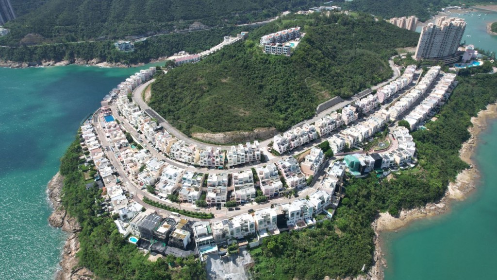 紅山半島僭建︱屋宇署:52號屋主拒絕署方入屋 已取法庭手令將視察