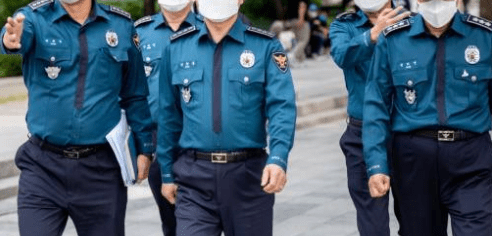 案件延误逾3个月，警方目前已重新展开大规模搜索，并调查警员是否虚报案情及涉嫌渎职。法新社截图/示意图