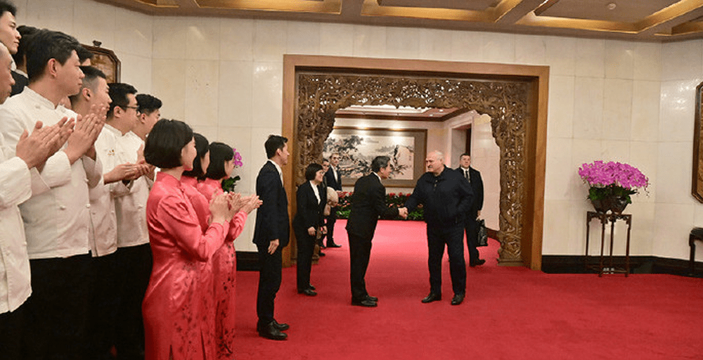 白俄羅斯總統盧卡申科訪問北京大學。
