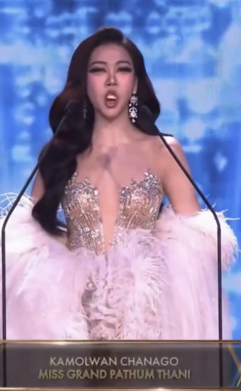 2026泰国小姐|佳丽甘末宛(Kamolwan Chanago)一开口竟甩掉牙齿贴片。 X@Ambas_Manos 2026泰国小姐|佳丽甘末宛(Kamolwan Chanago)一开口竟甩掉牙齿贴片。 X@Ambas_Manos