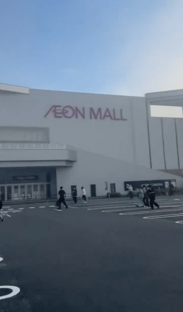 AEON MALL民众争相走避。X@eisuke_himuro