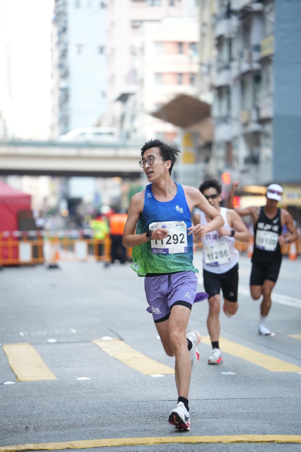 除了日常校務，楊校長亦熱愛參與馬拉松賽事，將賽道上的堅韌精神帶入教育。（圖片來源：受訪者提供）