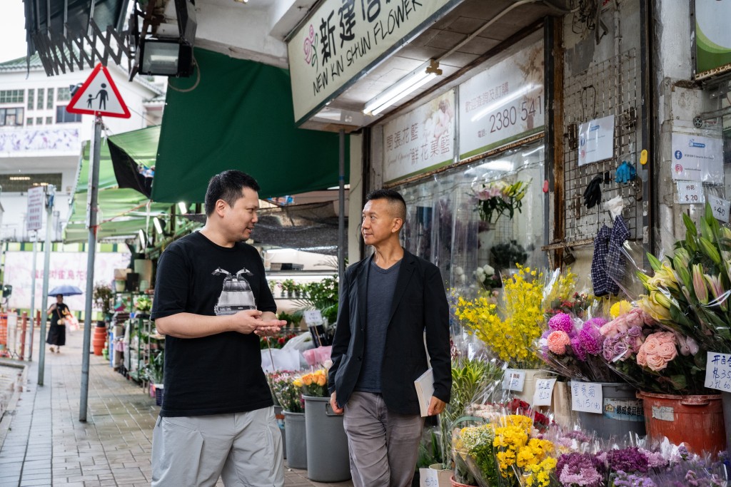 市建局委聘社區營造顧問透過舉辦活動及工作坊收集意見,至今已接觸逾330名花墟重建範圍及周邊地區持份者,共同探討花墟未來發展方向。圖右為香港社會創投基金創辦人魏華星。劉駿軒攝 市建局委聘社區營造顧問透過舉辦活動及工作坊收集意見,至今已接觸逾330名花墟重建範圍及周邊地區持份者,共同探討花墟未來發展方向。圖右為香港社會創投基金創辦人魏華星。劉駿軒攝