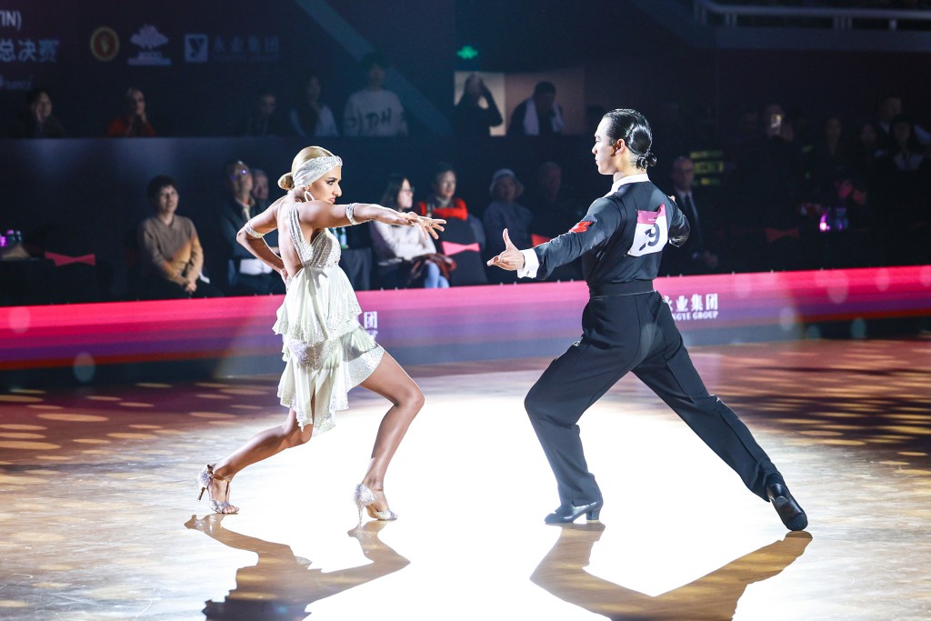 譚永森夫妻檔是香港爭金大熱。中國香港體育舞蹈總會提供 譚永森夫妻檔是香港爭金大熱。中國香港體育舞蹈總會提供