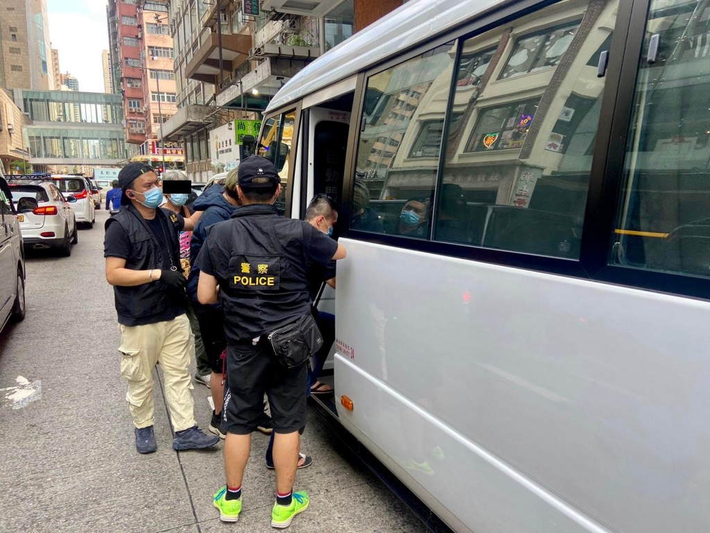 警搗毒窟拘12人,包括負責人及吸毒者。警方圖片