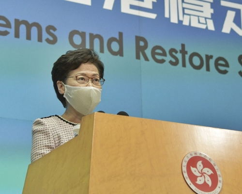 林鄭月娥指政府已批出第3批工資補貼,預料會超出810億元預算。伍明輝攝