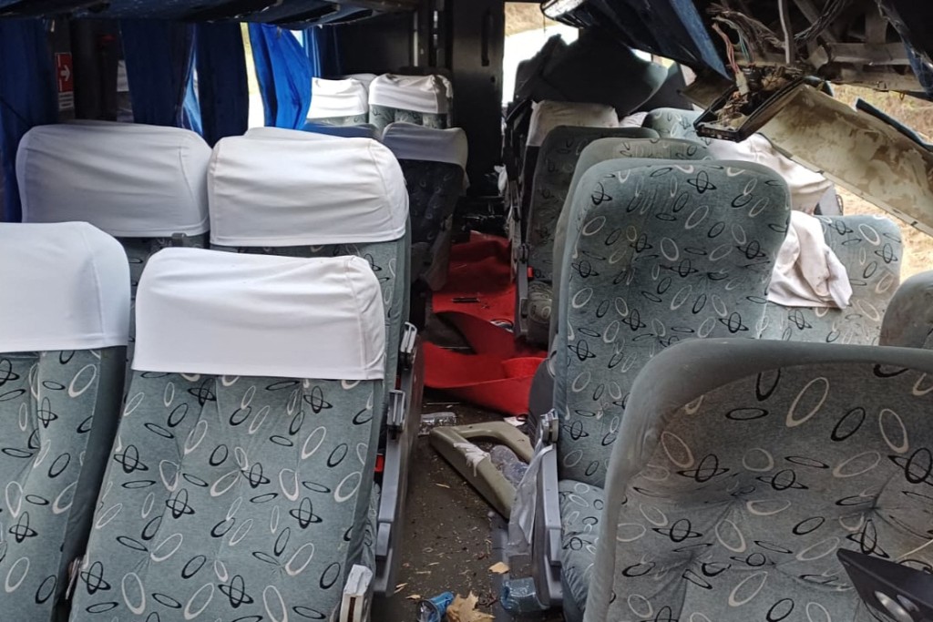 巴西東北部旅遊巴翻側，至少15人死亡。法新社