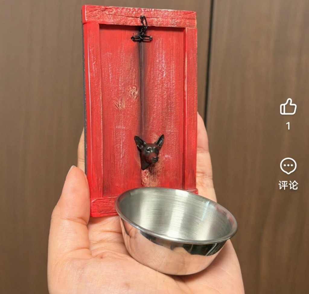 小狗「二亮」已變成佛光寺的風頭躉,雪櫃磁貼亦大受歡迎。微博錢江視頻。 小狗「二亮」已變成佛光寺的風頭躉,雪櫃磁貼亦大受歡迎。微博錢江視頻。