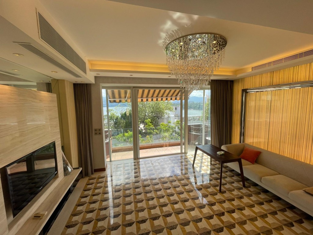 洋房装潢豪华有品味，饶富大宅气派。