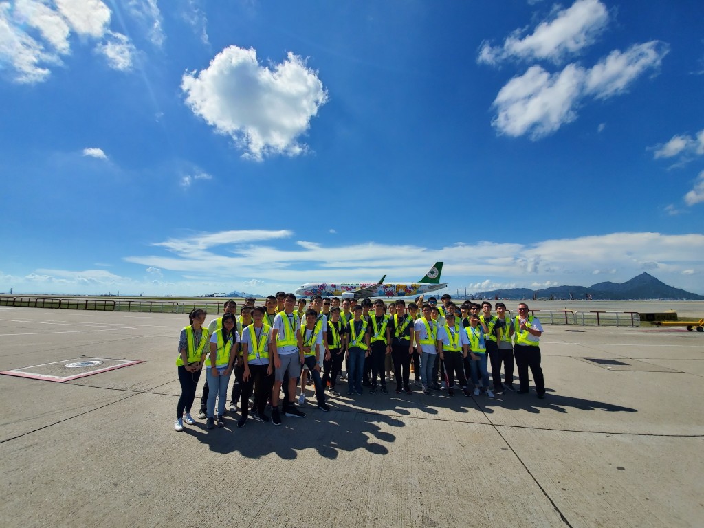 日營將帶領學員實地考察香港國際機場停機坪，探索航空業日常運作。（圖片來源：受訪者提供）