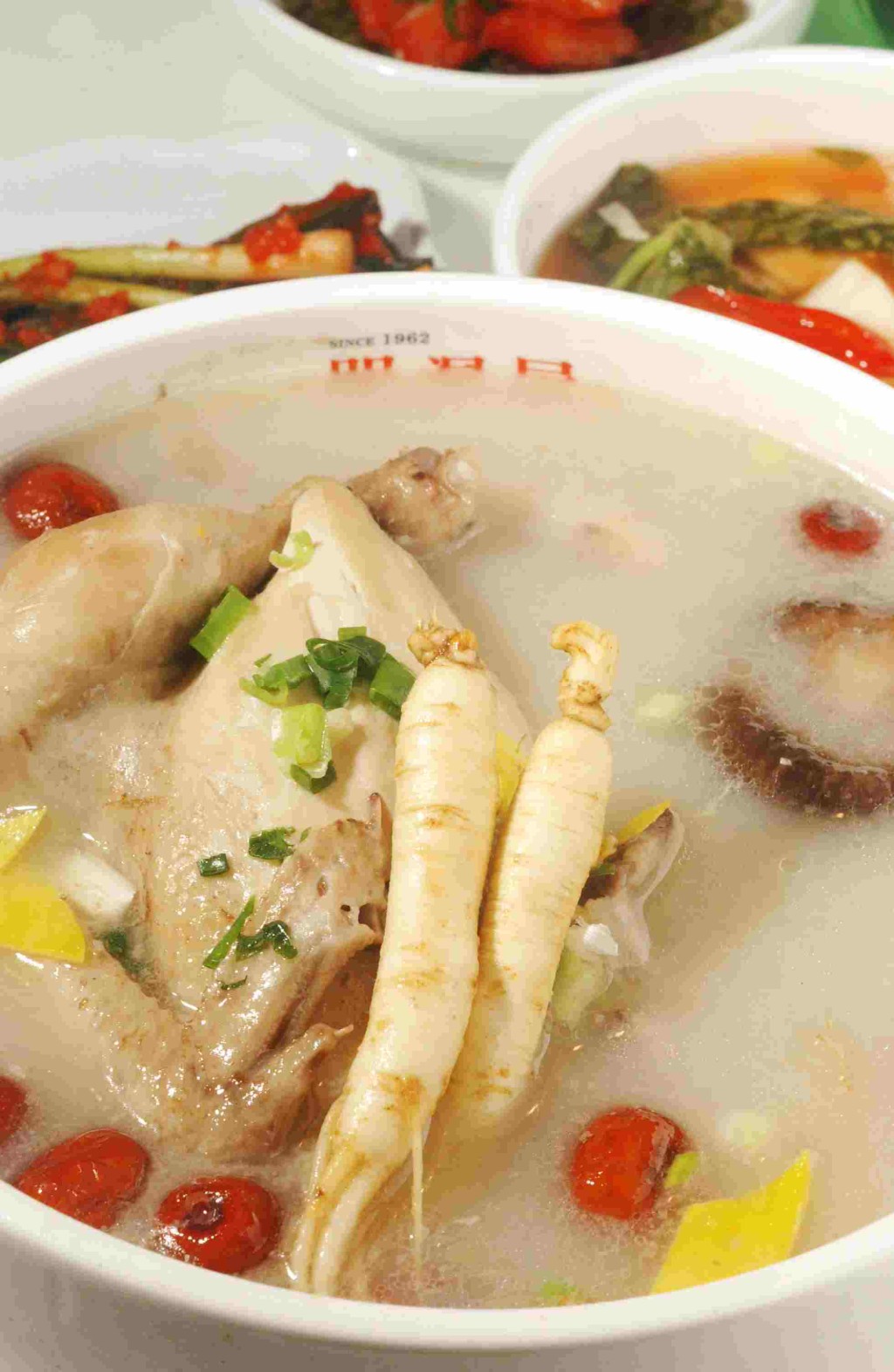韓國人參雞湯豐富滋味。