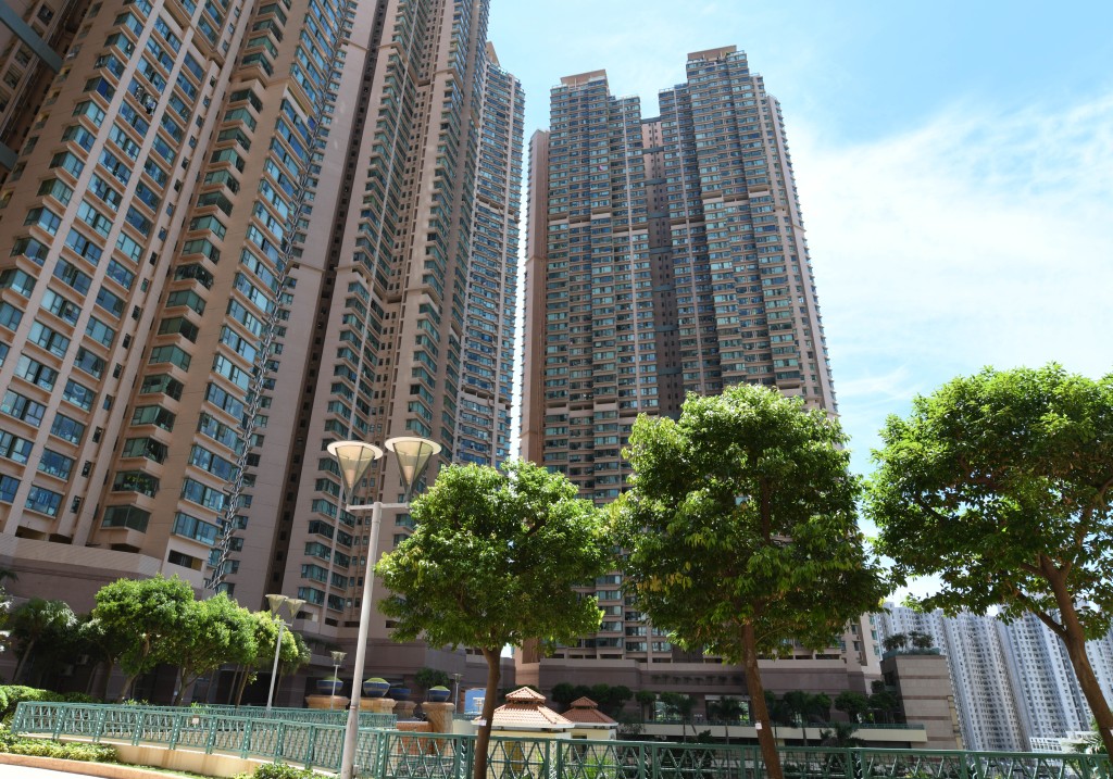 小西灣藍灣半島一房呎租37元。