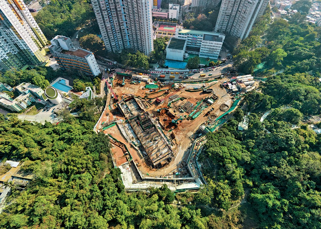 何永贤指颂雅路西选址最快2029年可落成，在此情况下或可考虑为灾民延长租金津贴期限。