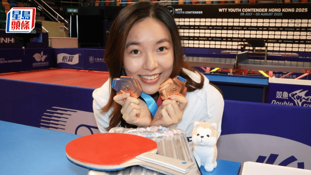 詠琳手上這兩面世大運獎牌（單打及團體）給予她無比的信心。徐嘉華攝