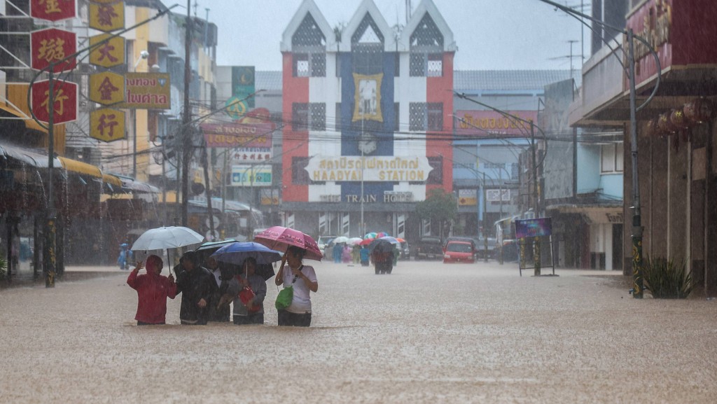 泰国南部合艾（Hat Yai）淹水灾情相当严重。 路透社