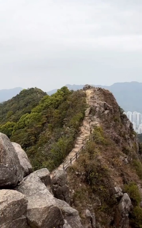 熱愛運動的彭于晏在香港也有去行山。
