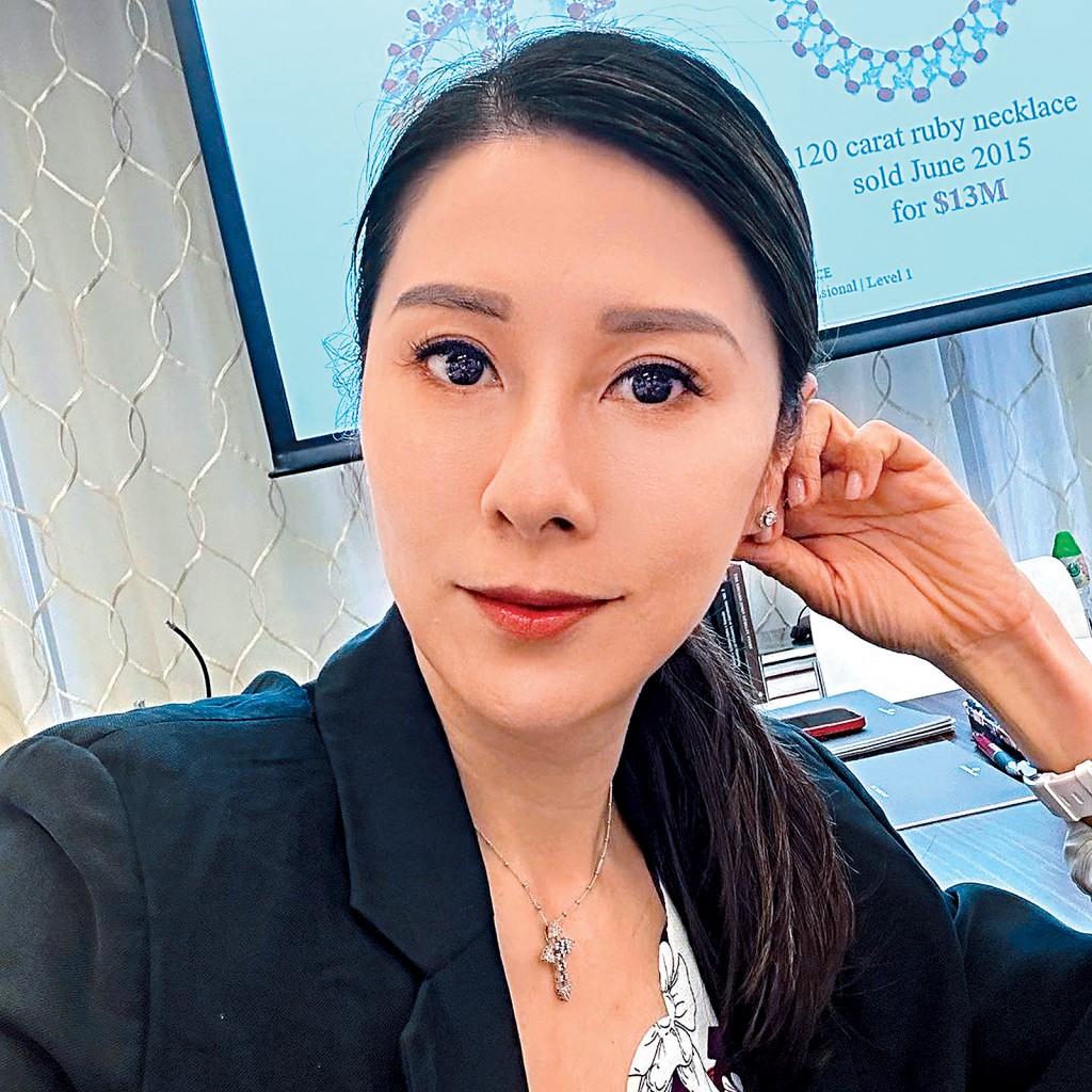 黎淑賢昨日燒炭自殺。