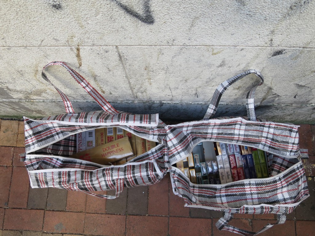 部分檢獲的懷疑私煙。政府新聞處圖片 部分檢獲的懷疑私煙。政府新聞處圖片