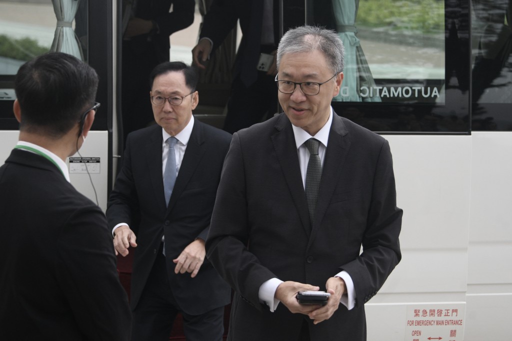 獨立委員會主席陸啟康法官。 獨立委員會主席陸啟康法官。