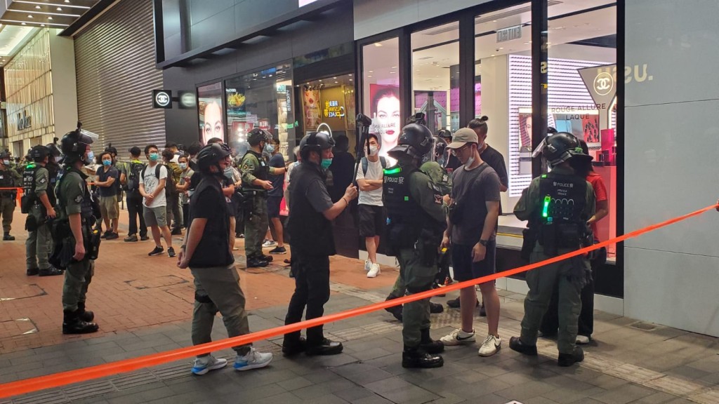 警方拉起封鎖綫。
