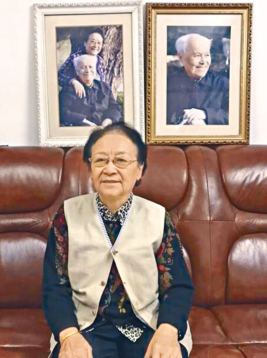 李锐遗孀张玉珍在家中接受本报专访。