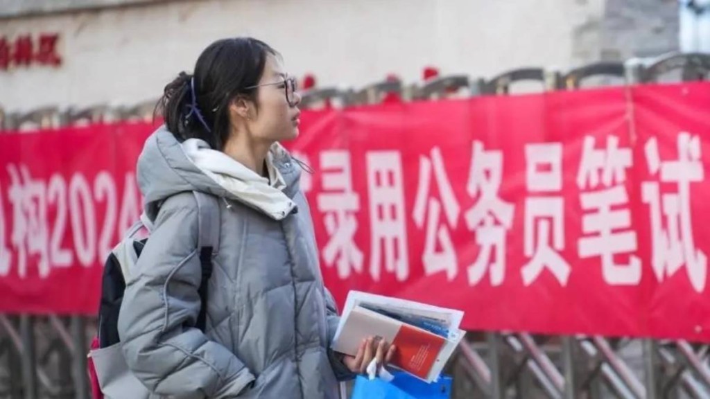 內地揭發有槍手集團替人考公務員89次賺逾千萬。示意圖。中新社