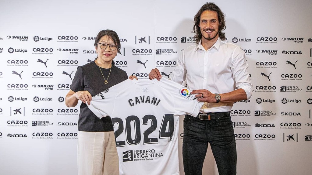 卡雲尼(右)當然不會穿着2024號球衣。華倫西亞官網圖片