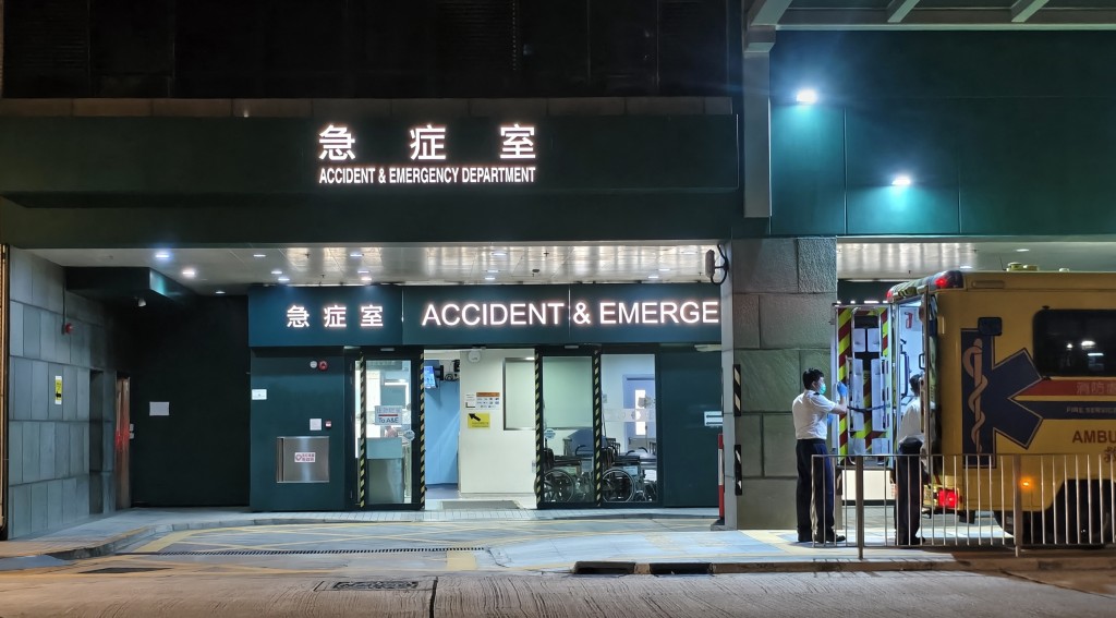 少年被送往明愛醫院搶救，可惜回天乏術。黃文威攝