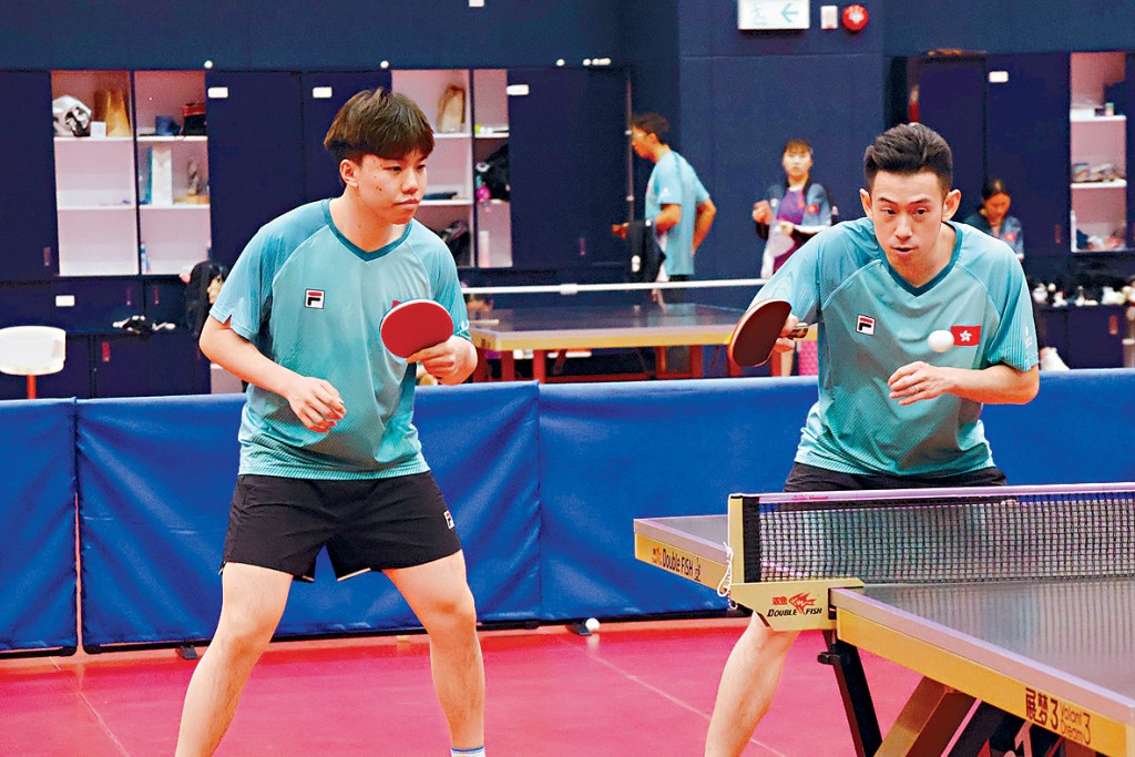 港乒隊強陣出戰混團世盃，包括男雙世界第一組合黃鎮廷（右）及陳顥樺（左）。