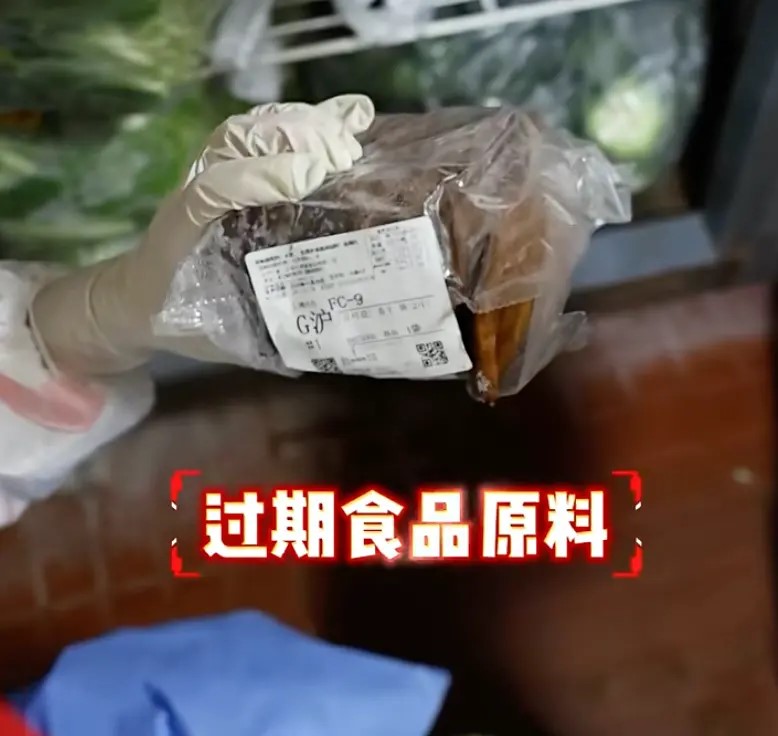 徐匯區市場監管局發現網紅黃魚麵店有嚴重衛生及食安問題。 徐匯區市場監管局發現網紅黃魚麵店有嚴重衛生及食安問題。