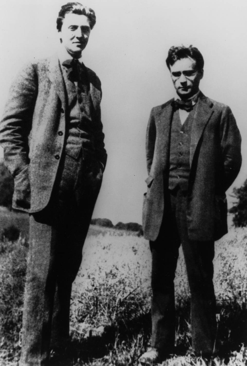魏本（Anton Webern）（左）與荀伯克（Arnold Schoenberg）。